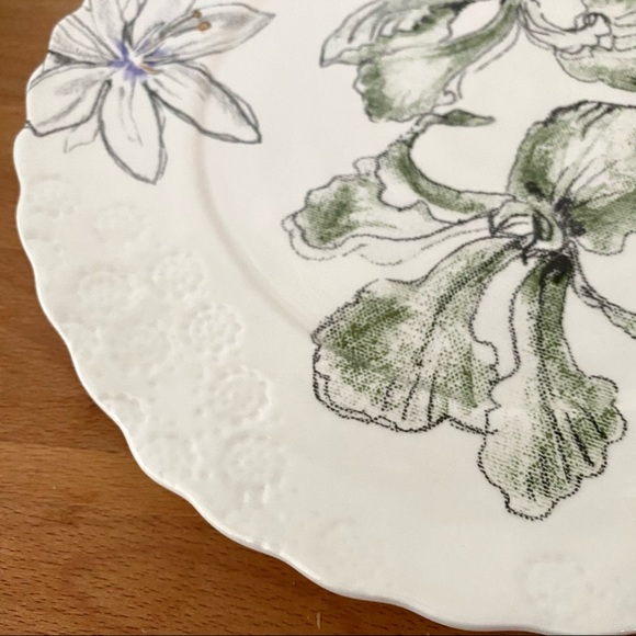 Anthropologie Imagined Iris Dinner Plate - Picture 4 of 4